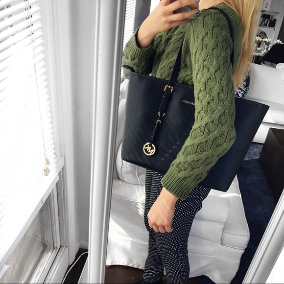 LAST ONE ❗️MICHAEL KORS Travel Black Leather Bag - Picture 2 of 8